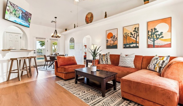 The Golden Oasis : Pool & Game Room 4BDRM 3BATH 12BED