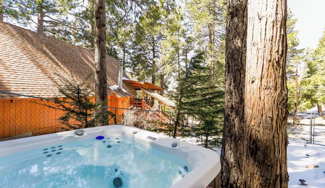The Ridge: Relax, Play & Unwind with a Hot Tub & Game Room