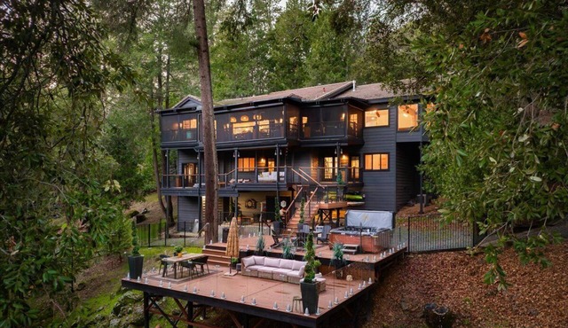 The Rollins Cove Retreat - Luxury Lakefront for unforgettable getaways.
