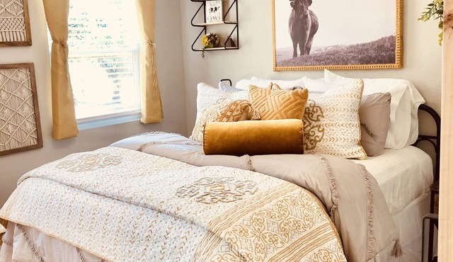 The Shenandoah Farmhouse guest suite on 50 acres surrounded by vineyards!