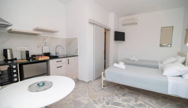 Thines Studios : Studio B in Kampos