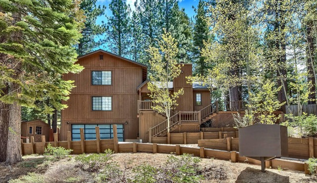 Thunderbird Cabin, family friendly, fenced yard, pet friendly 1760T