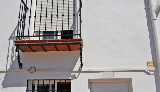 TOWN HOUSE IN HISTORIC AREA 10 MIN BEACH