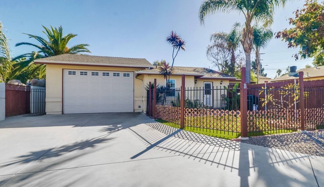 Tranquil 2 Bedroom w/Fenced Yard.Walking Distance to La Mesa Village