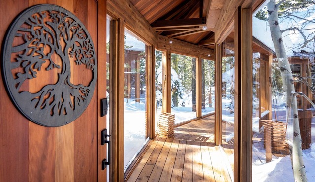 Tranquil 60s cabin, 4min to skiing, free shuttle