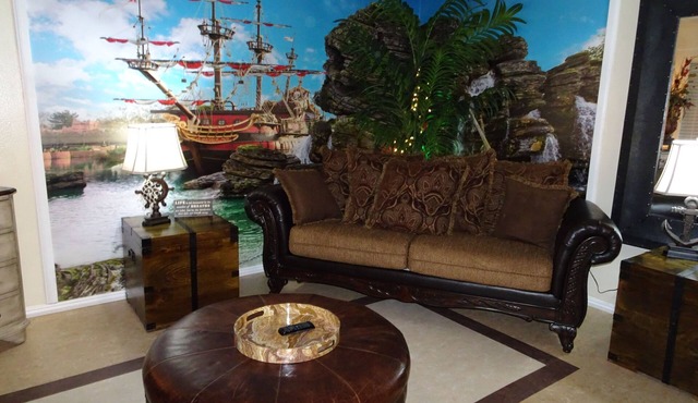 Treasure Island 2 Br Home, Garage, fenced in front yard, pet door, Wi-Fi