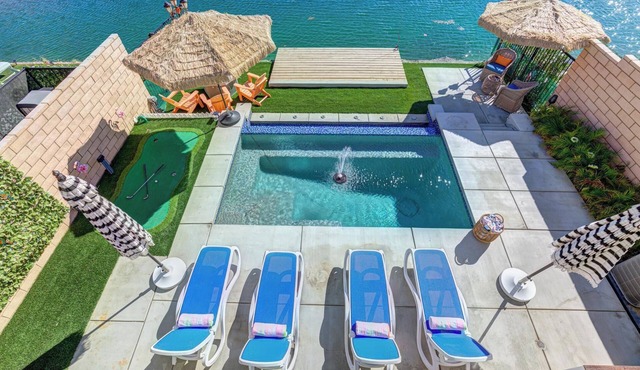 Tropical Paradise. Magnificent Lake Front Property!
