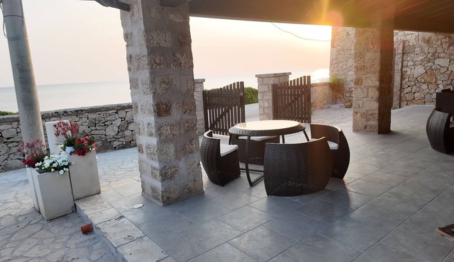 Trullo Fronte Mare "Elmeca" in Posto Rosso