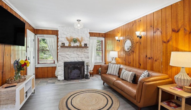 Twin Peaks Vacation Rental with Hot Tub!