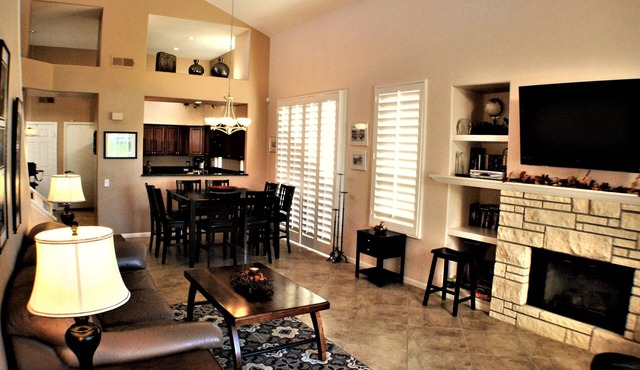 Two Master Suite Villa/House with Outdoor Granite Bar Kitchen - Fire Pit & Table