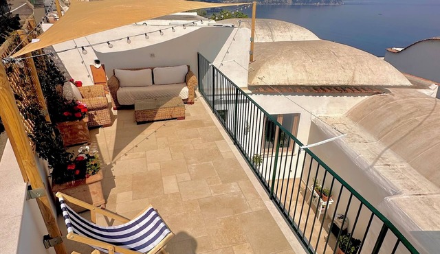 Typical newly renovated coastal house with beach service included in Conca dei Marini