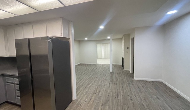 UCLA adj 2-bedroom pet friendly condo in Westwood, Los Angeles with pool