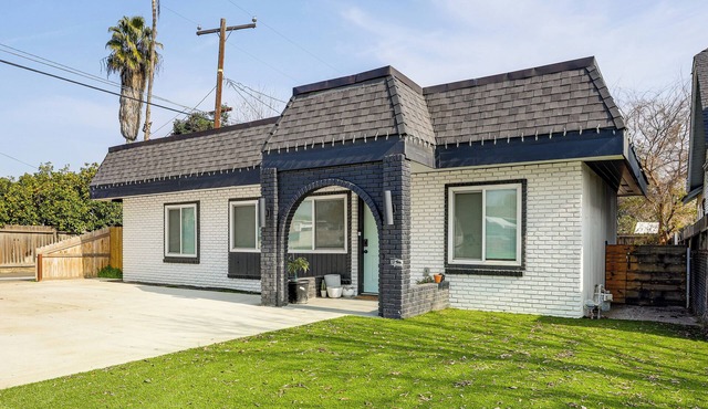 Under 1 Mi to Med Center! Stylish Home in Tulare