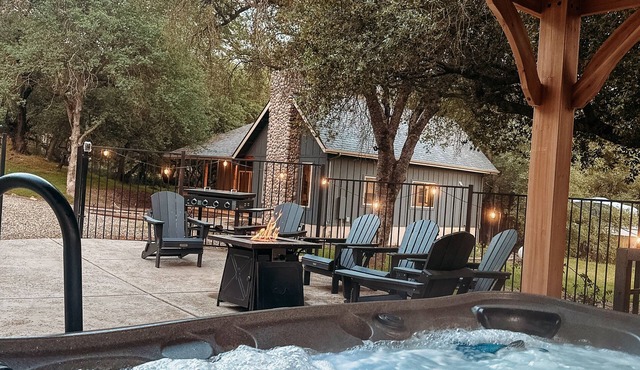 Updated Cabin with POOL and SPA 5 minutes from Sequoias National Park