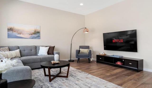 Upscale and Charming 3 Bedroom Home with King Bed