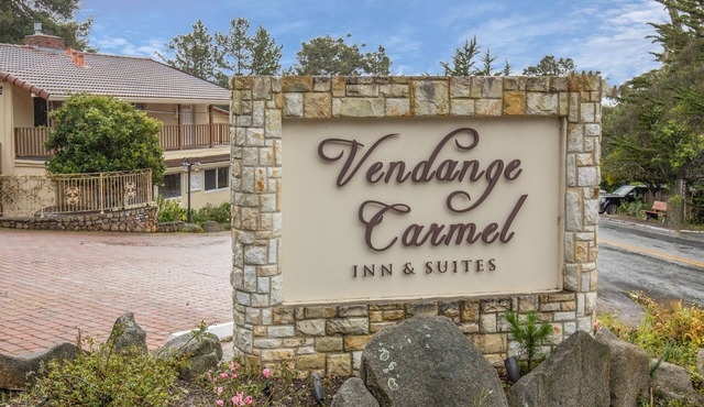Vendange Carmel Inn & Suites