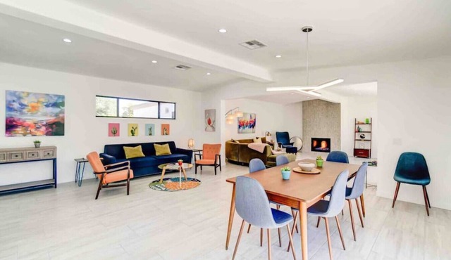 Vibrant Mid-Century Jewel In Central Palm Springs