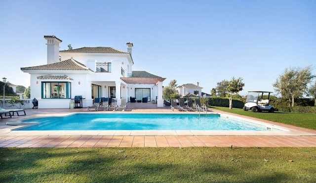 Villa "Arcos golf Jacaranda" con vistas a la montaña, piscina y Wi-Fi, 5 dormitorios