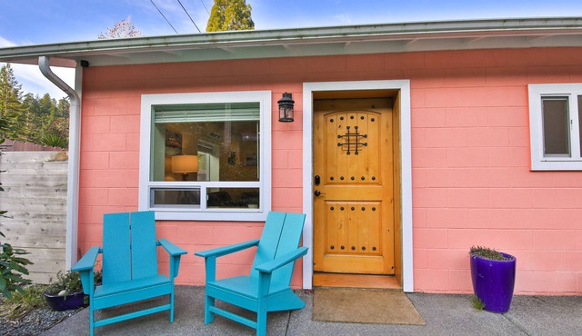 Villa Au Contraire-luxury within steps to Jedediah Smith Park and Smith River