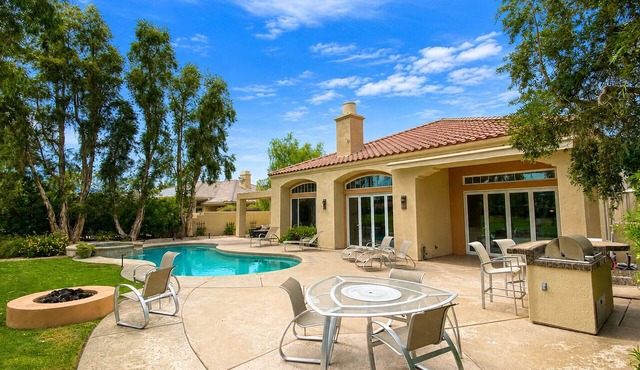 Villa Bella | Resort-Style Living with Pool, Views & Casita – managed by Greenday!