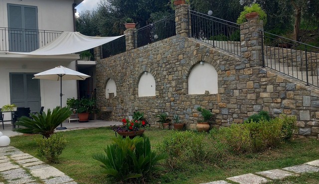 Villa between olive groves and the sea