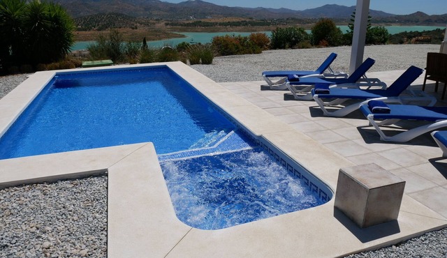 Villa "Del Lago" with Lake View, Private Pool and Wi-Fi