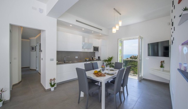 Villa Donna Rachele - Sea View Jacuzzi and Free Parking
