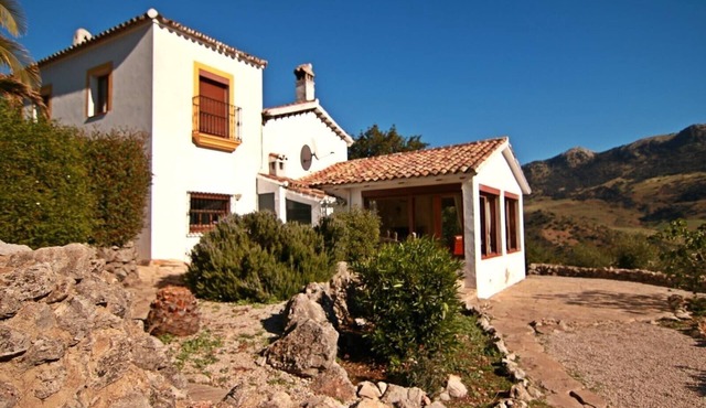 Villa 'El Cortijo' with Mountain View, Private Pool, Terrace, A/C & Wi-Fi