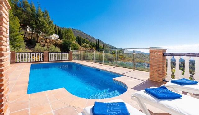 Villa El Pedregal - Three Bedroom Villa, Sleeps 6