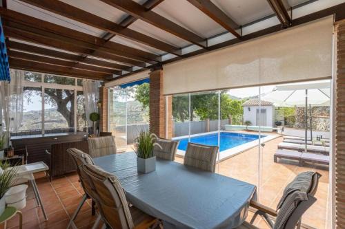Villa Flamenca, comoda con piscina privada, barbacoa by AndaraHolidays