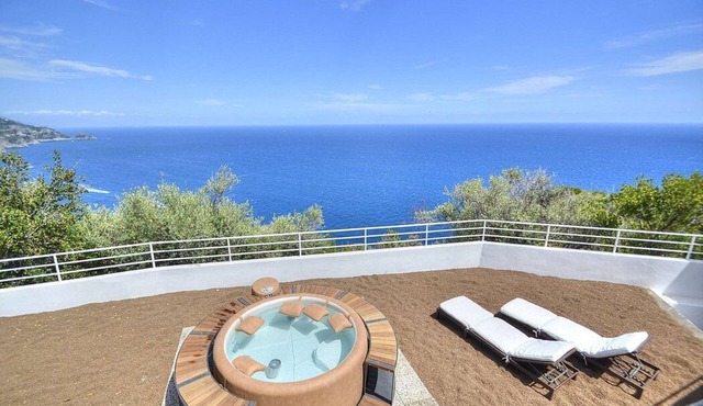 Villa Flaviana: An elegant and welcoming three-story villa built sheer above the sea, with Free WI-FI.