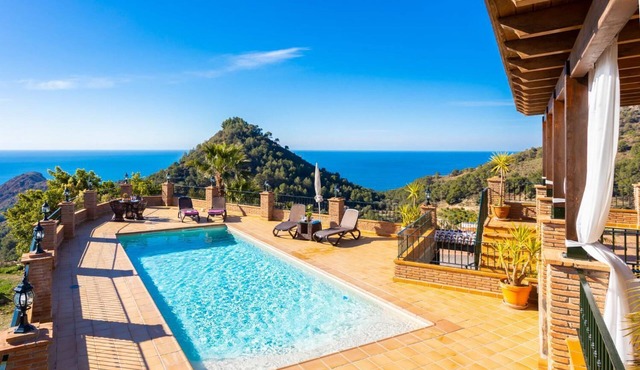 Villa Flores - Five Bedroom Villa, Sleeps 10