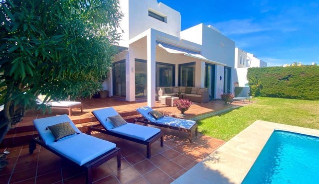 Villa for Rent – Steps from the Beach & Puerto Banús