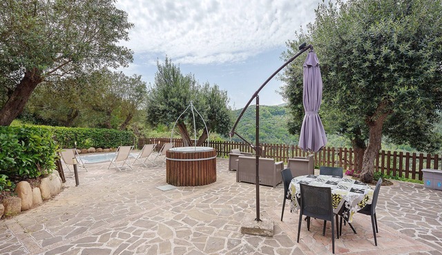 Villa 'Ginestra Con Jacuzzi' with Mountain View, Wi-Fi and Air Conditioning