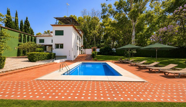 Villa 'Gran Cerca De Puerto Banús' with Mountain Views, Wi-Fi, and Air Conditioning