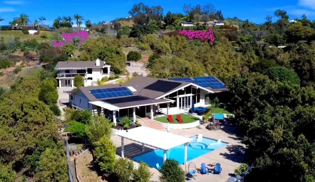 Villa & Guesthouse, Pool Oasis, Pickleball Court