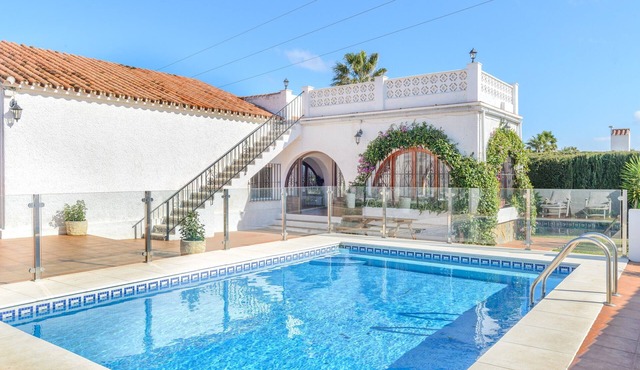 Villa 'Jardin Tropical' with Private Pool, Garden A/C & Wi-Fi
