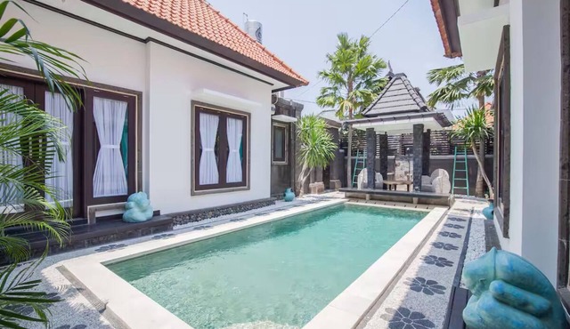 Villa Marjens 2 Seminyak area , 4 bedrooms sleeps 8 private pool for about $30pp