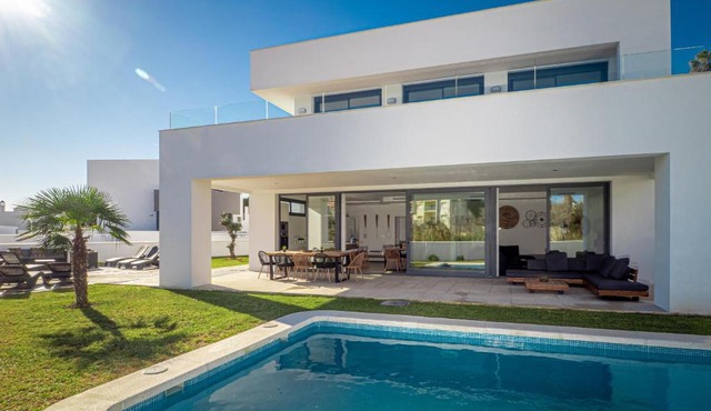 Villa moderne proche de la mer