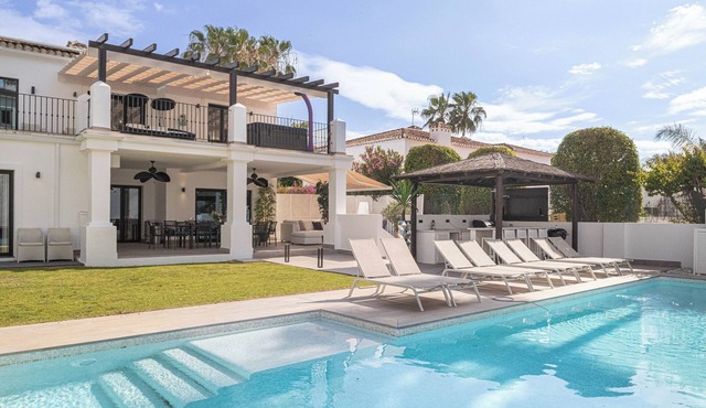 Villa New Zacaluca Pool Sauna & Gym, Marbella, Spain