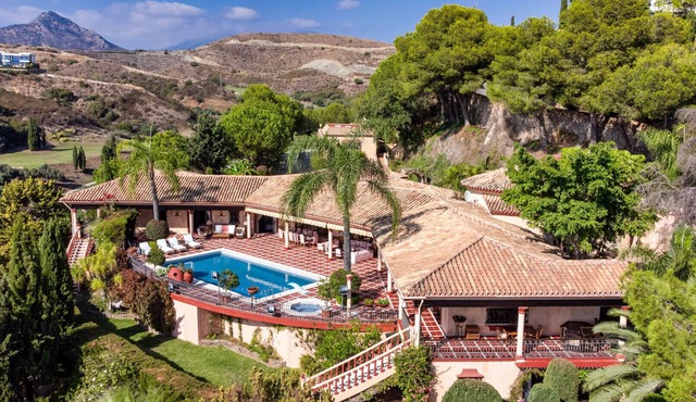 Villa Palm Ridge - An extraordinary 9-bed Estate!