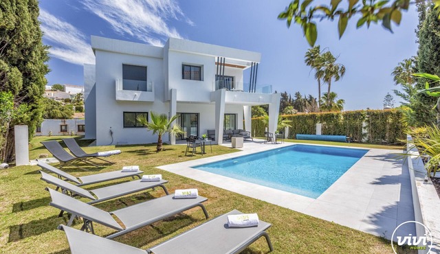 Villa Ruby | Pool - terrace - views