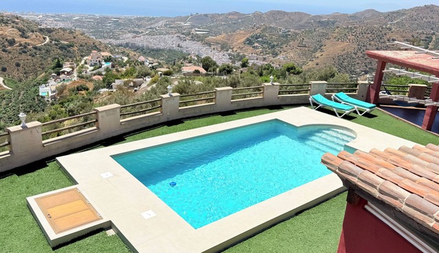 Villa Rural con Piscina Privada y Vistas Panorámicas