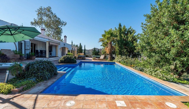Villa 'Serenidad' with Mountain View, Pool, Wi-Fi and Air Conditioning