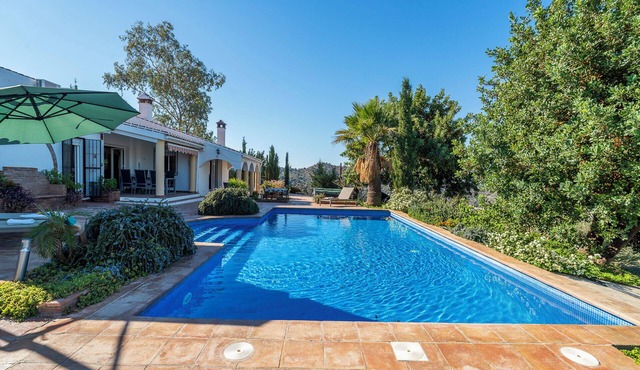 Villa 'Serenidad' with Mountain View, Pool, Wi-Fi and Air Conditioning