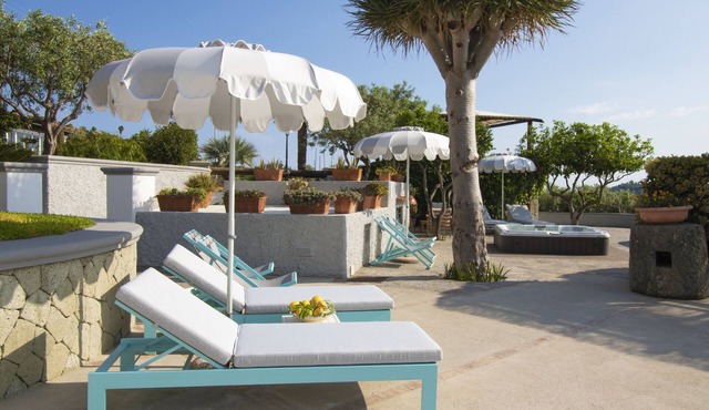 Villa Titina: two independent and panoramic apartments with sea-sunset view