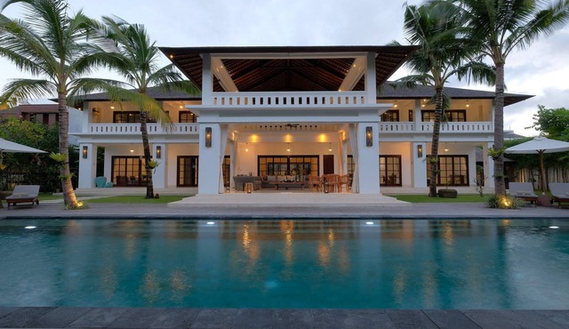 Villa Tjitrap, Bali - Fabulous Javanese Plantation house in Seminyak!