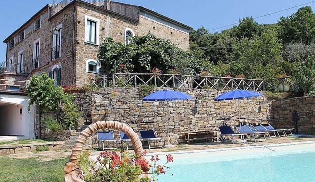 Villa Trotta: A characteristic two-story ancient house made of stone, with Free WI-FI.