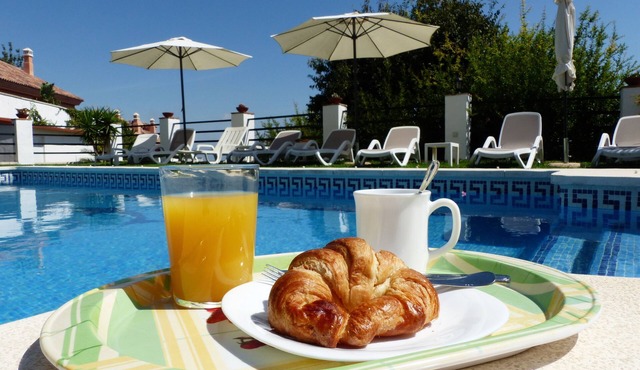 Villa with spectacular views, extensive garden with private pool Wifi