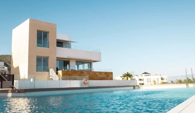 Villa with uninterrupted sea view